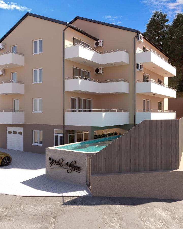 Apartments Vila Adrijana&Fitness Studio WOLF Baška Voda Buitenkant foto