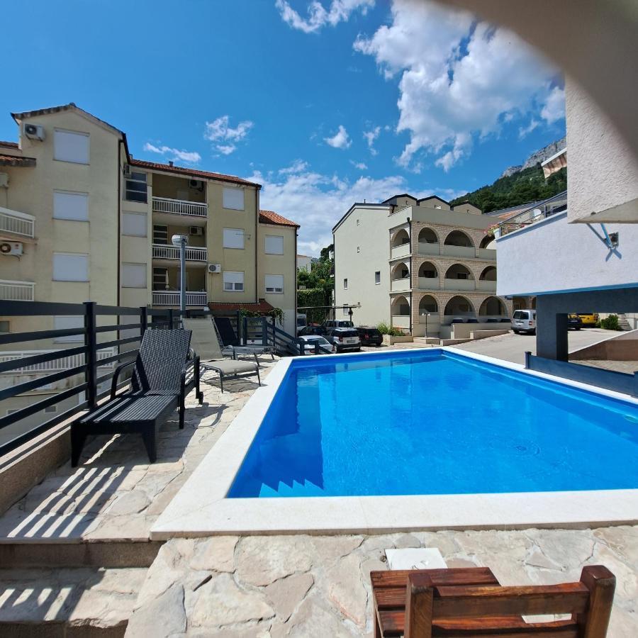 Apartments Vila Adrijana&Fitness Studio WOLF Baška Voda Buitenkant foto