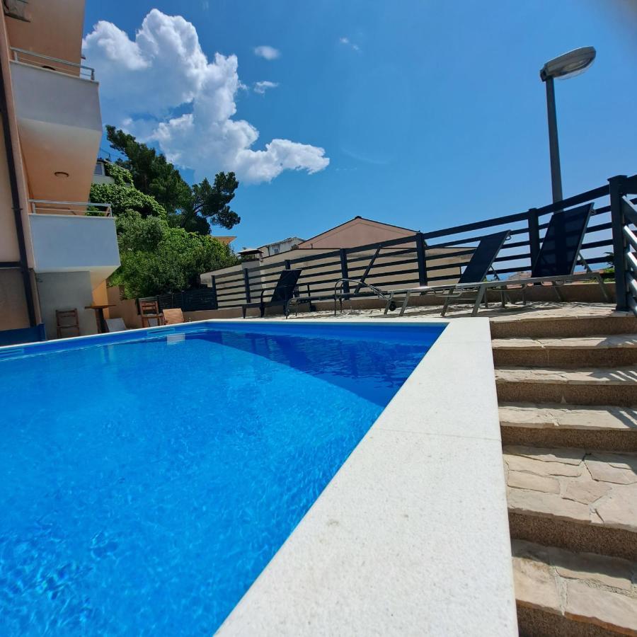 Apartments Vila Adrijana&Fitness Studio WOLF Baška Voda Buitenkant foto